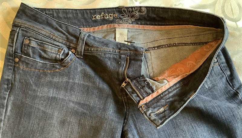 Womens Sz. 13 Long REFUGE BLU Jeans Wst. 33 Insm. 31.5 Fr. Rise 8.5 VGCondition gallery