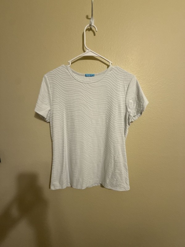 J. McLaughlin Women’s White Radio Waves Textured Jacquard Crew Neck Tee