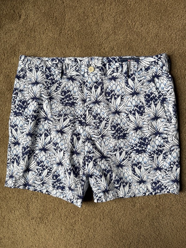 Vineyard Vines Breaker Shorts Size 36 White Blue Pineapples 1H6019 7 Inch