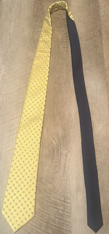 Tommy Hilfiger Yellow/Dark Blue Geometric 100% Silk Tie