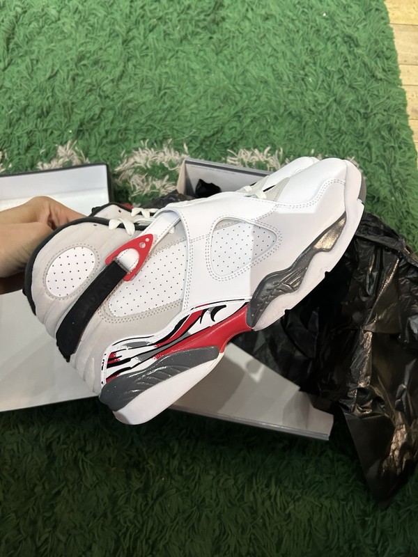 Size 11 – Air Jordan 8 Retro 2025 Bugs Bunny
