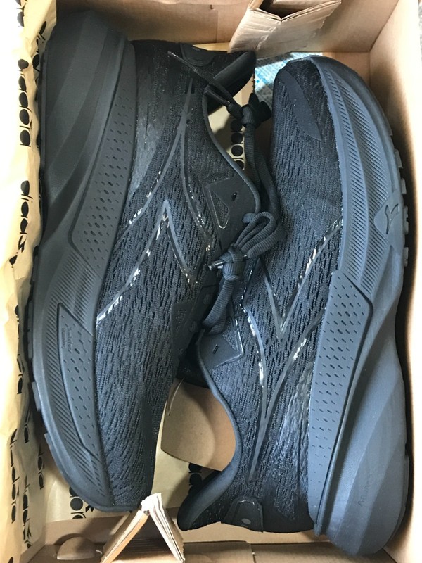 Diadora Nucleo 2 US11D running shoes, (black/black), in box, NEVER WORN! gallery