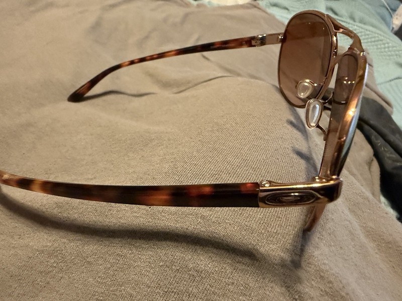 Oakley Sunglasses Rose Gold Aviator Tortoise Stems Brown 004054-01 Case gallery