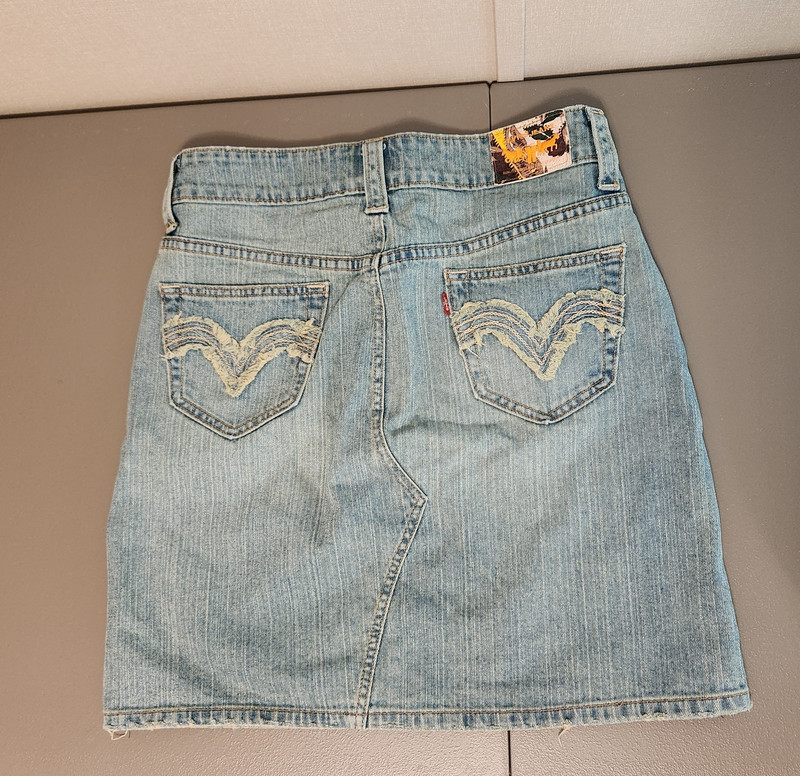 Levi's Jeans Denim Skirt SZ 10 Women's 19" Length 5 Pockets Stretch Light Wash gallery