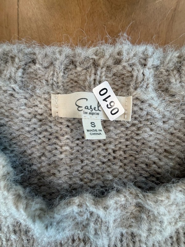 Easel Los Angeles Size S Beige Chunky Knit Crewneck Sweater gallery
