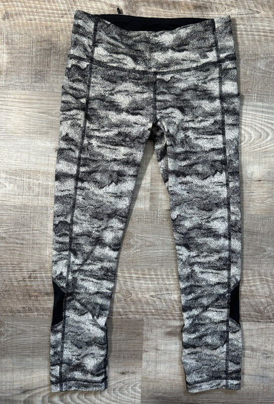 Lululemon Speed Tight V Power Luxtreme Hazy Days Black White / Black Sz 4