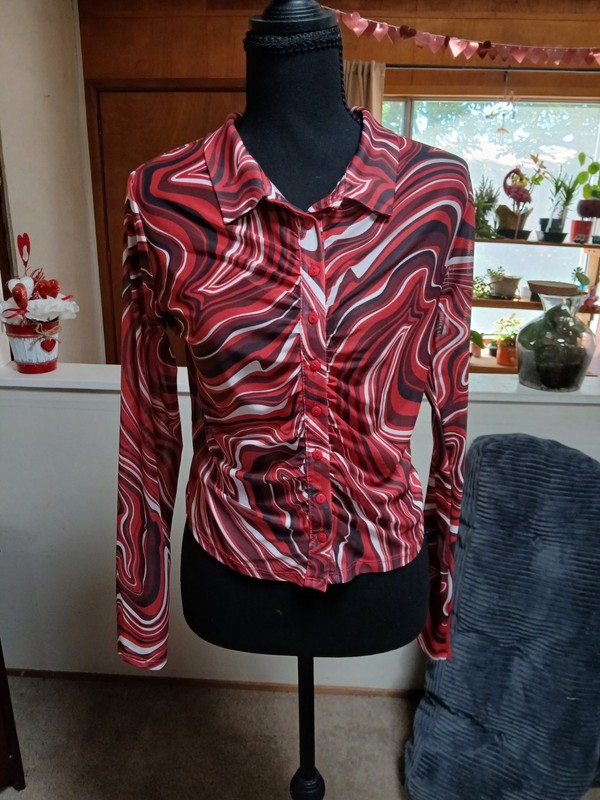 Bush and Stone Women’s L Red Abstract Mesh Stretch Collared Button-Up Blouse