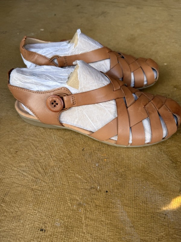 Earth Origins Women’s Brown Leather sandal