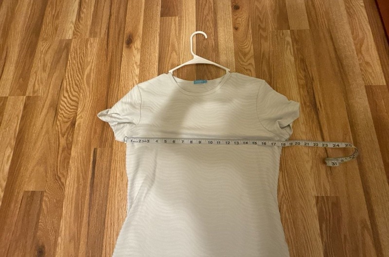 J. McLaughlin Women's White Radio Waves Textured Jacquard Crew Neck Tee gallery