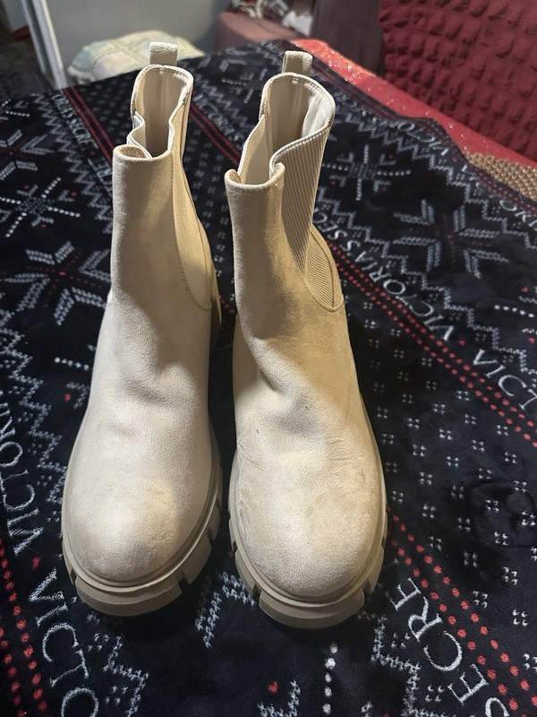 Women’s Beige Suede Chelsea Ankle Boots Pull-On Round Toe Pull Tab Size 10