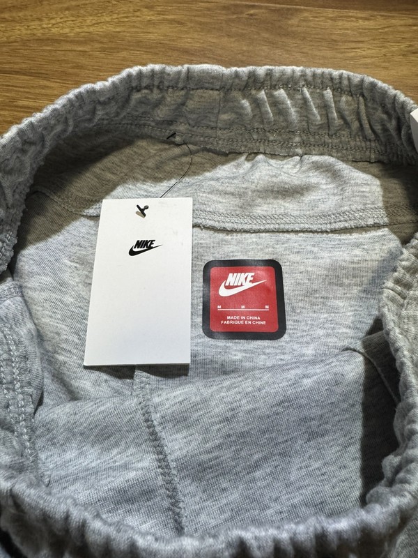 Men’s Brand New Heather Gray Nike Tech Full Tracksuit Size M FB7921-010/FB8002-0 gallery
