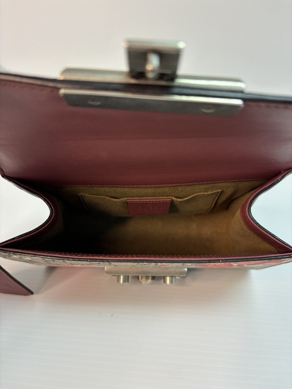 100% Authentic Gucci GG Supreme Blooms Padlock Small Shoulder Bag gallery