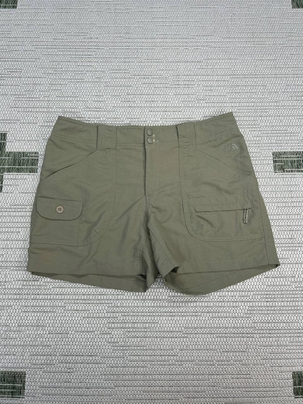 The North Face Paramount Cargo Shorts Womens 12 Green Logo Nylon Mid Rise Hiking