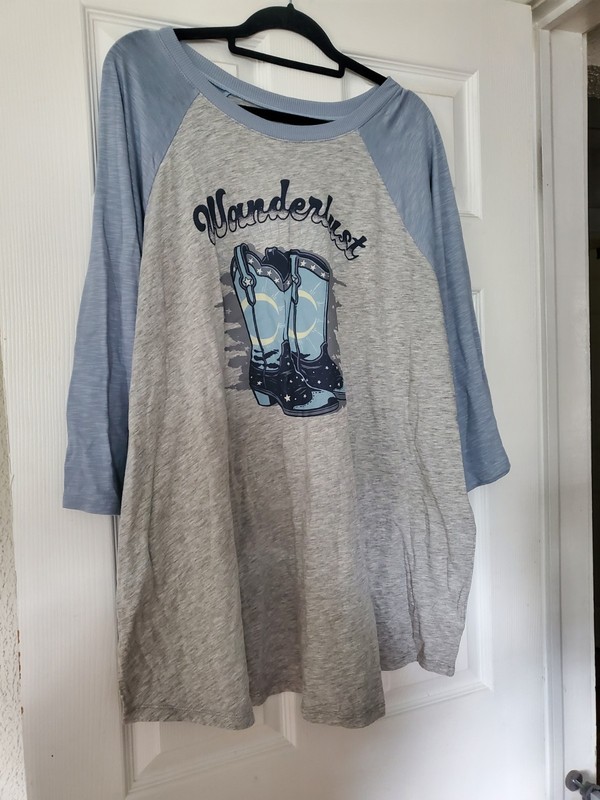 Torrid Size 4(4X)(26) Classic Fit Vintage Slub Raglan T-Shirt Wanderlust Boot