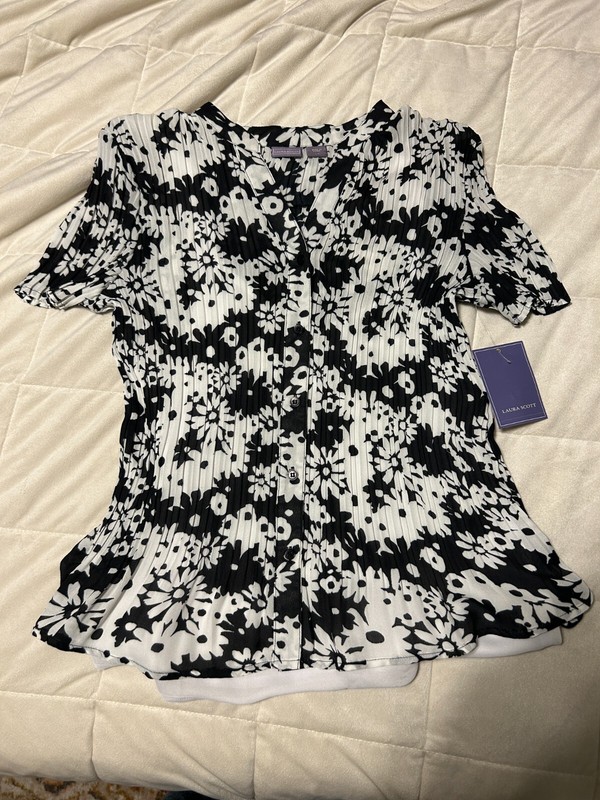 Laura Scott Flower Button Up Top Cami Y2K Vibes 2000s Black White Large Collar