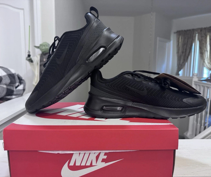 Nike Air Max Nuaxis Sneakers Men’s 10.5 Woman’s 12 Black Anthracite FD4329-004