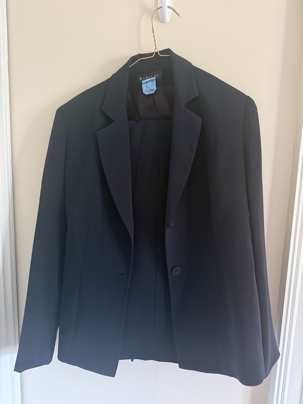 Harold’s Women’s Black Single-Breasted Blazer and Pant 2 Piece Set