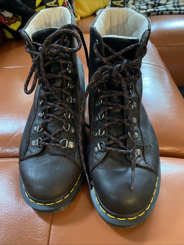 Dr Martens AirWair Boots Men’s Size 9 Primaloft Laced 200gr