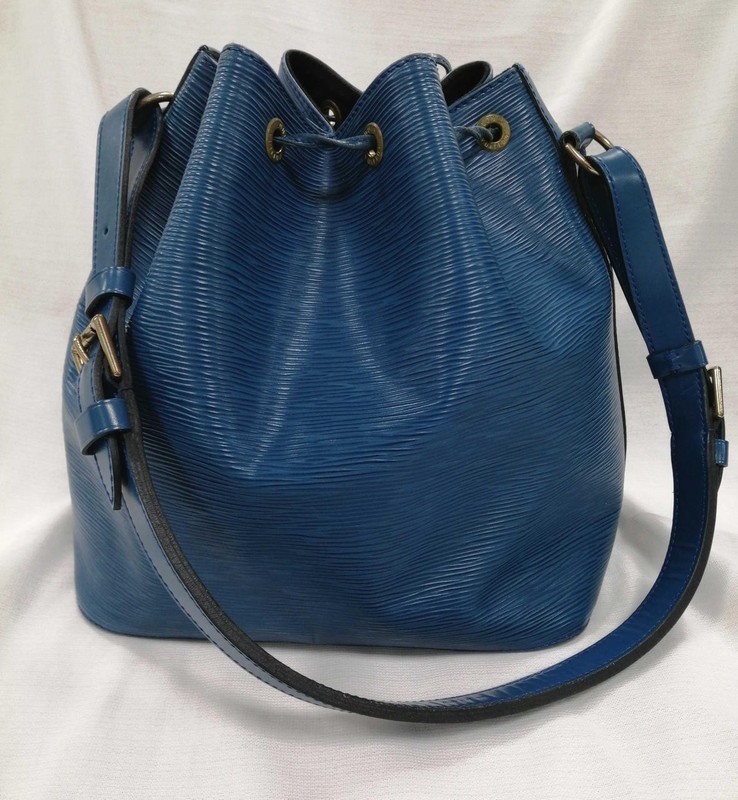 Louis Vuitton Epi Petit Noe Drawstring Shoulder Bag Blue M44105 France Authentic