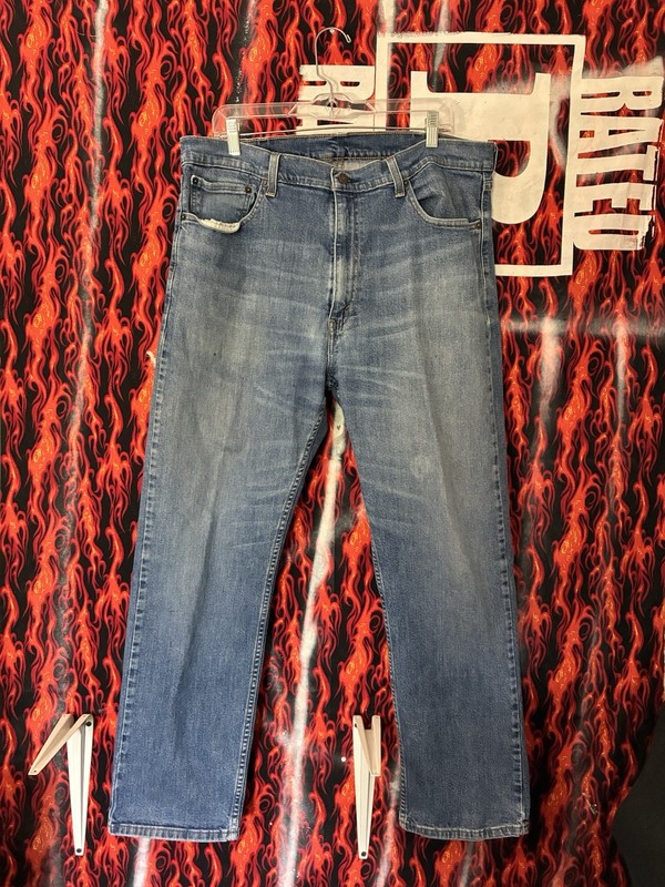 Levi’s 505 Men Regular Fit Straight Leg Blue Medium Wash Denim Jeans Mid Rise
