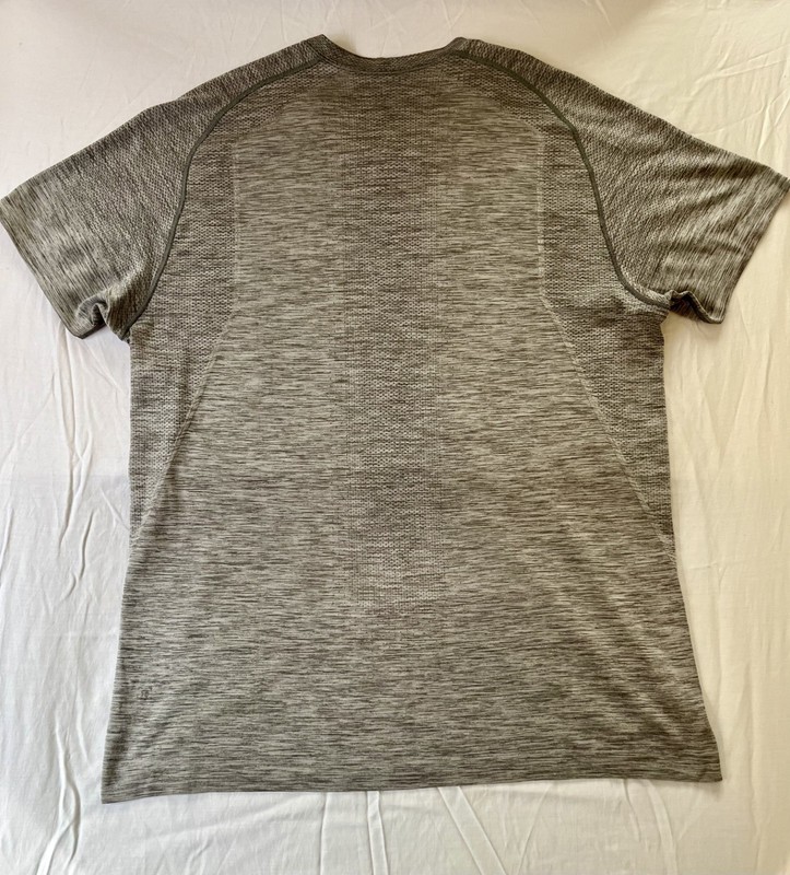 Lululemon Metal Vent Tech Short Sleeve Shirt in Heather Grey Size XL MVT gallery