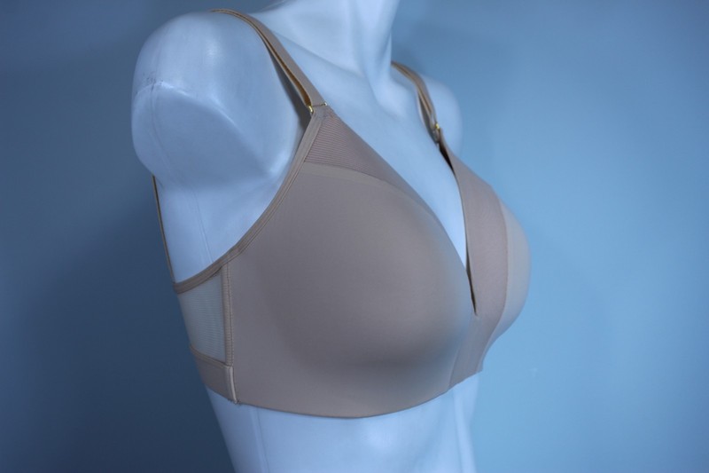 Lively Wireless Lightly Lined Plunge J-hook on back Bra size 34 DDD gallery