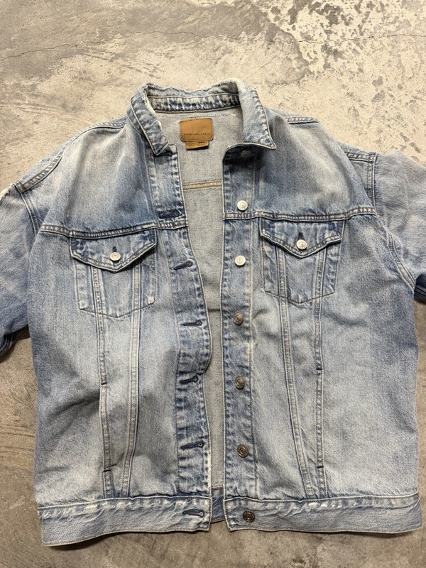 American Eagle Women’s Jacket Medium Blue Light Wash Denim Distressed gallery