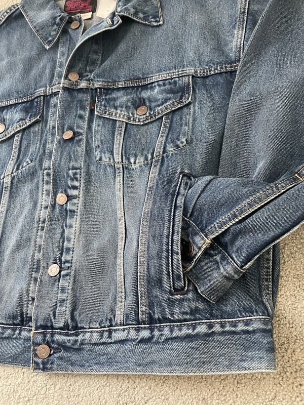 LEVI'S Medium Blue Premium Trucker Jacket Denim Inner Pockets I Know You Know gallery