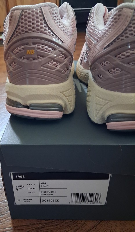 New Balance 1906R women's size 7 in Rose sugar/ice wine gallery