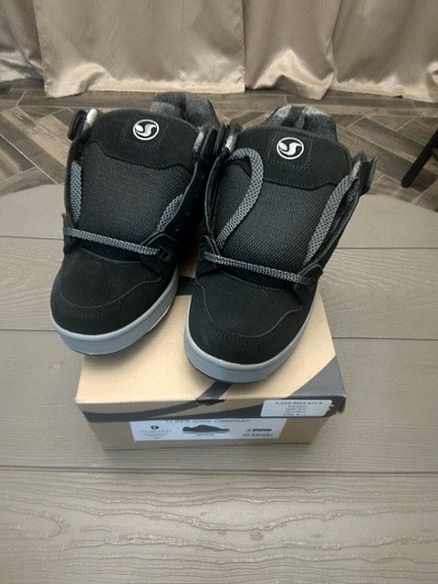 DVS Militia Snow Men's Size 9 Brand New In Box Sticker Included gallery