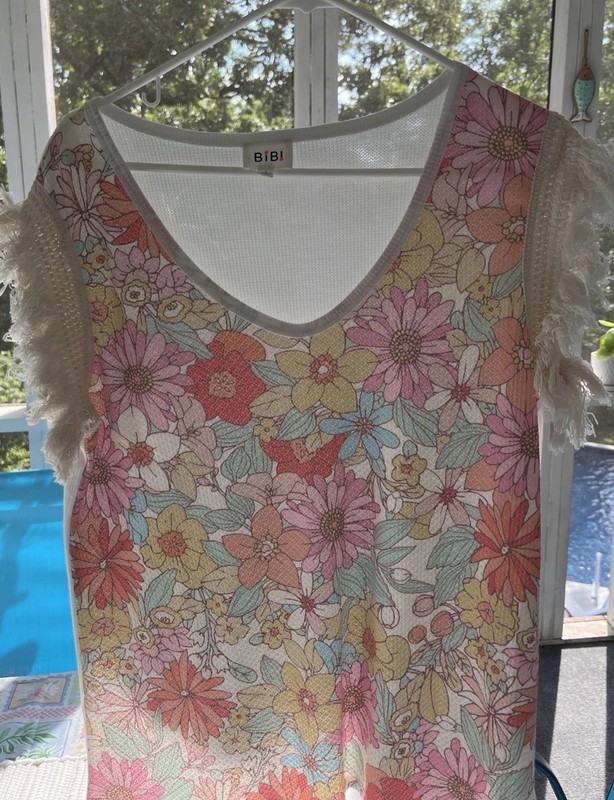 Boho Bibi Women’s Top Size Large Whimsical Floral With Fun Sleeves