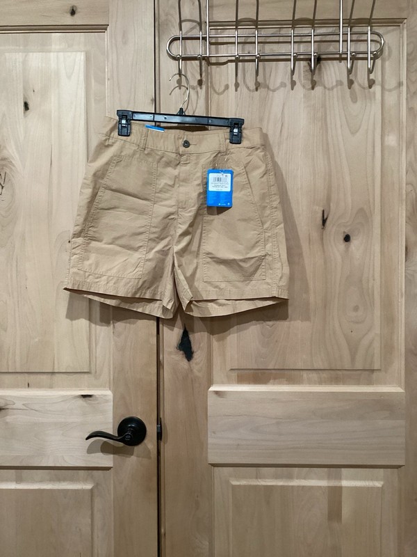 Columbia Women’s 5in Khaki Shorts Size 8 NWT