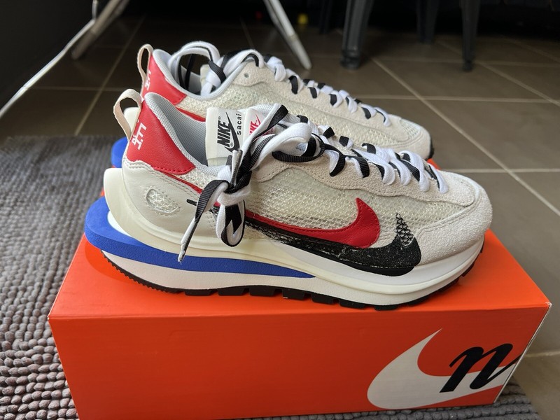 Nike X Sacai Vaporwaffle, sail/sport Fuchsia-light bone, (CV1363-100) US 8M/9.5W