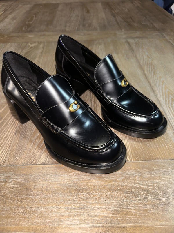 Coach Natalie Tailored C Logo Loafer Pumps Black Leather Gold Heel Size 8 NWT