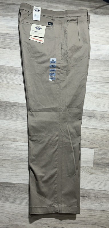 Dockers Classic Fit Pleated Chino Pants Men’s 36×32 Khaki NWT