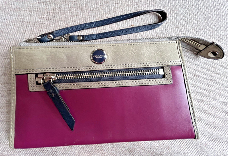 COACH MULTI-COLORED POPPY ZIPPY WALLET MAGENTA GREY NAVY STRIPED LEGACY LINING