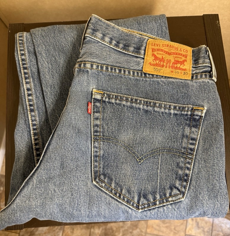 Levi’s 550 Jeans Mens 35×30 Blue Medium Wash