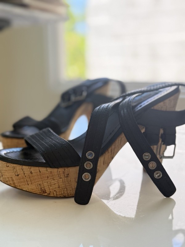Gorgeous Italian Designer Miu Miu Strap Black Leather Sandals Size 9 (39)