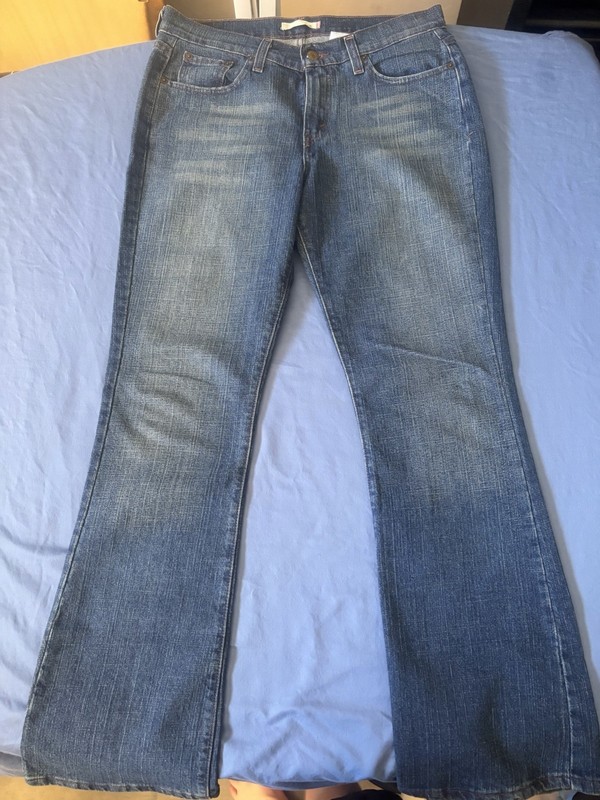 Levi’s Women’s Mid-Rise Bootcut Blue Denim Jeans Medium Wash Stretch 5-Pocket
