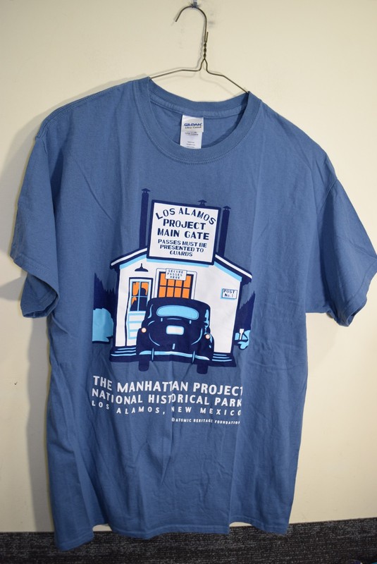 Manhattan Project National Park Service Los Alamos NM Main Gate T-Shirt MENS L