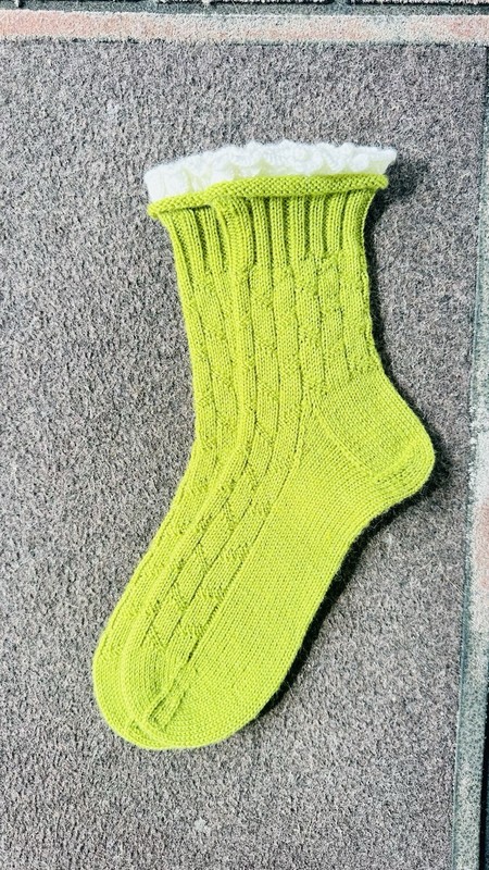 Women’s handmade Knit Crew Socks Full Toe Size 37-38 Ruffle Cuff
