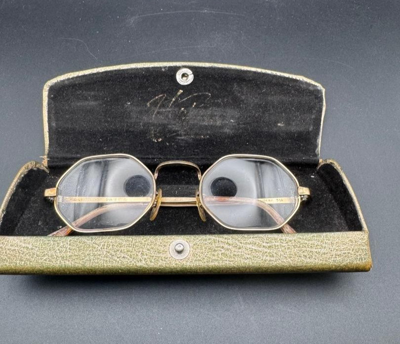 ​Vintage HUD-US 1/20 12K.G.F Spectacles 5 1/4 w/ Original Case gallery