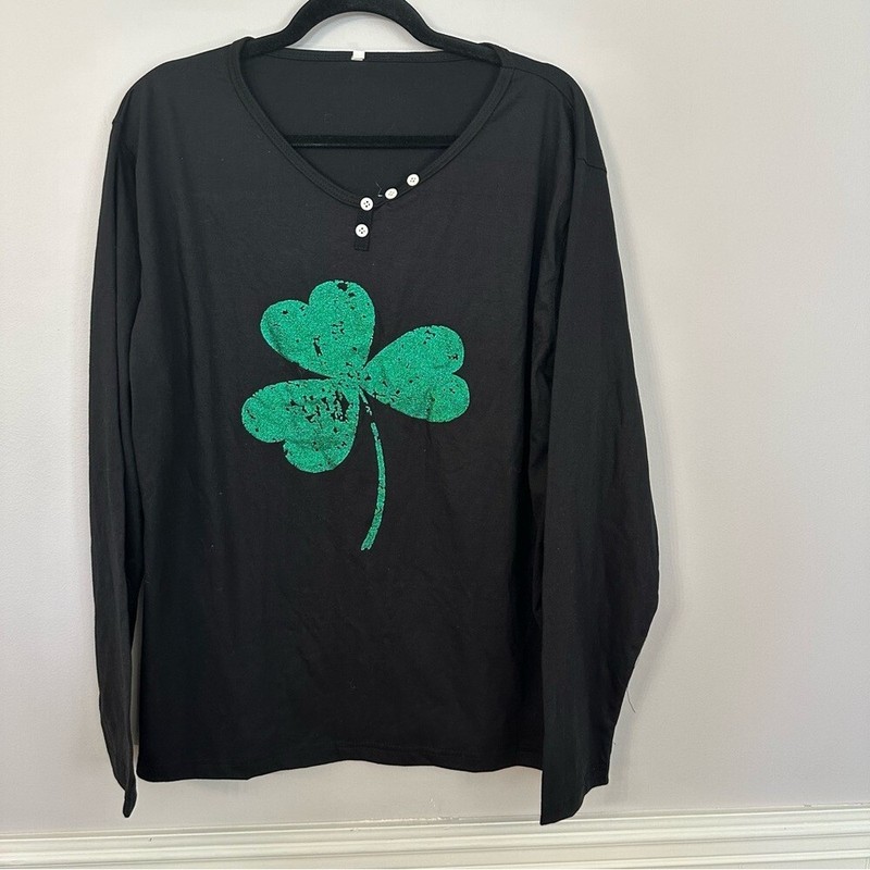 Urban Buck Women’s Black Long Sleeve Buttoned V-Neck Green Clover Top Sz 2XL NWT gallery