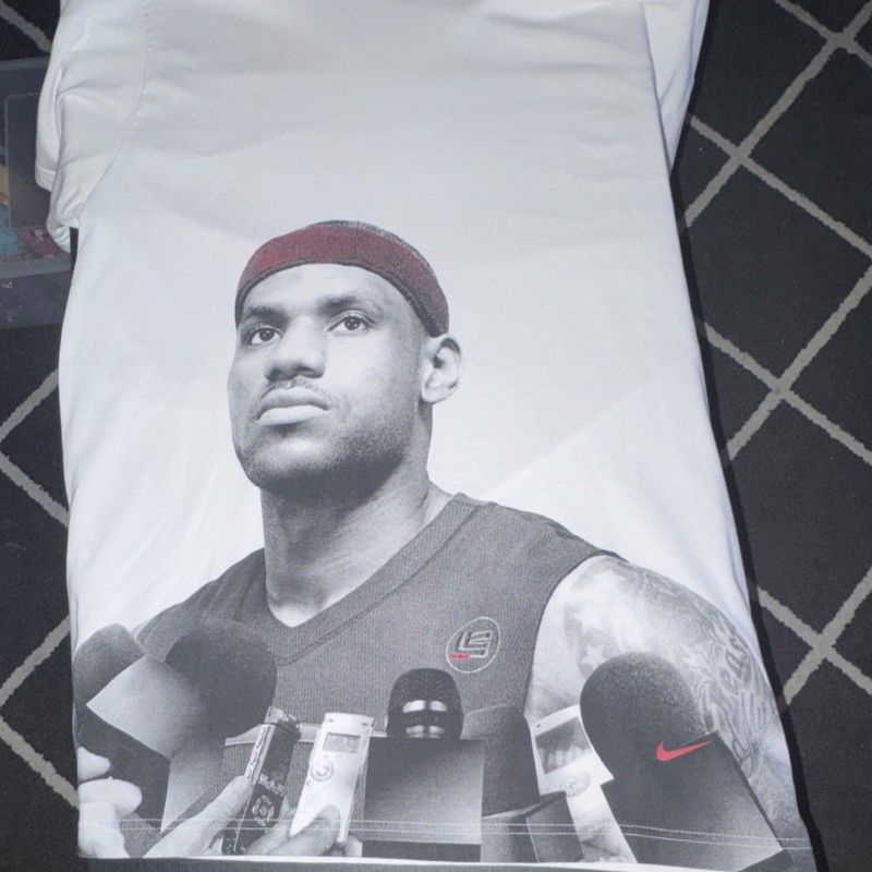 Nike Dri-FIT Men’s L White Graphic Print Crew Neck Short Sleeve T-Shirt