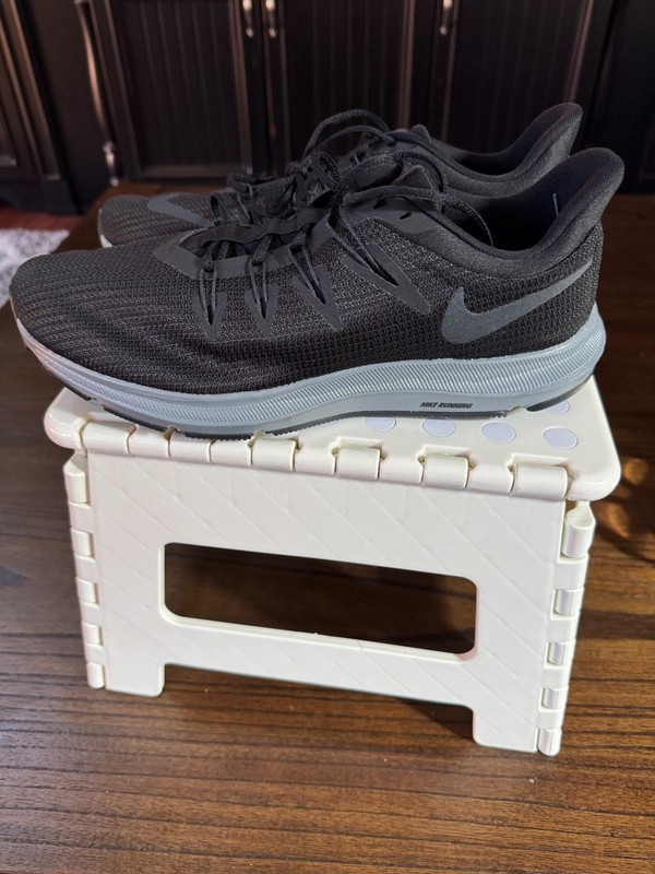 Size 9 - Nike Quest Black/Gray - Men's Size 9 Extra Wide gallery
