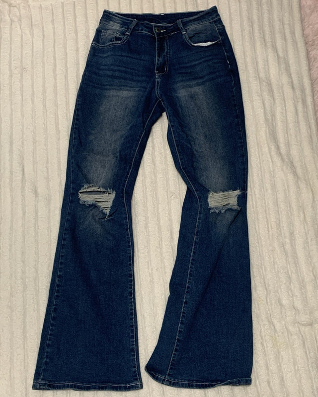 Women’s Blue Dark Wash Distressed Bootcut Denim Jeans Solid Pattern