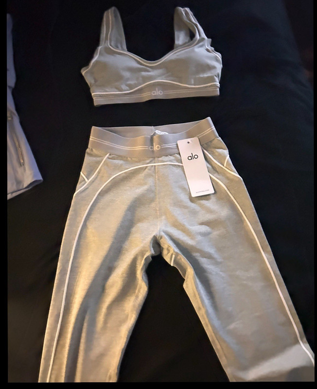 Alo Gray 2-Pc Athleisure Set Sports Bra Pants Stretch Elastic Waist Women S