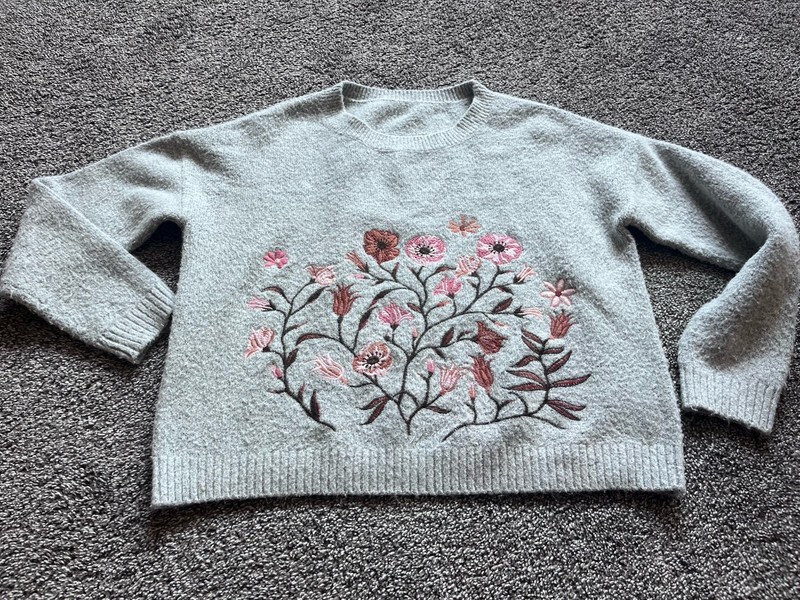 Sundance Catalog Gray Embroidered Flowers Women’s Size Medium? Wool Blend D5
