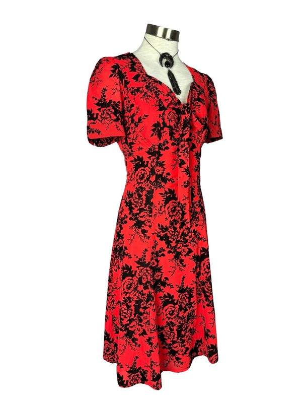 VOODOO VIXEN RETRO PIN UP 50s BRITANNY FLOCKED CHIFFON RED ROSE DRESS DRA8091 gallery
