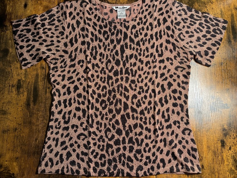nygard womens top Petites M Ribbed Glitter Leopard Shirt 80% Silk Stretch NWOT